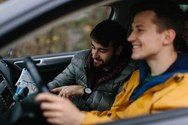 Two Happy Male Friends Road Trip — Stock Photo, Image