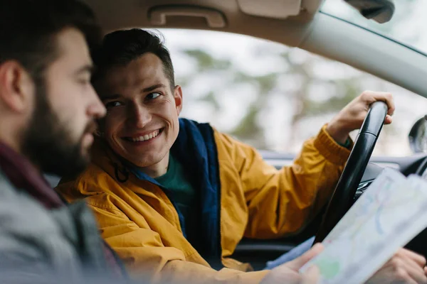 Two Happy Male Friends Road Trip — Stock Photo, Image