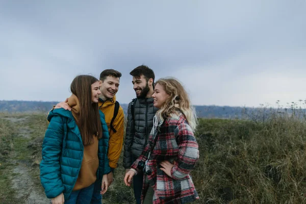 Groep Vrienden Die Samen Reizen — Stockfoto