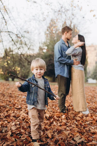 Happy Family Mother Father Baby Autumn Walk Park — Stock Photo, Image