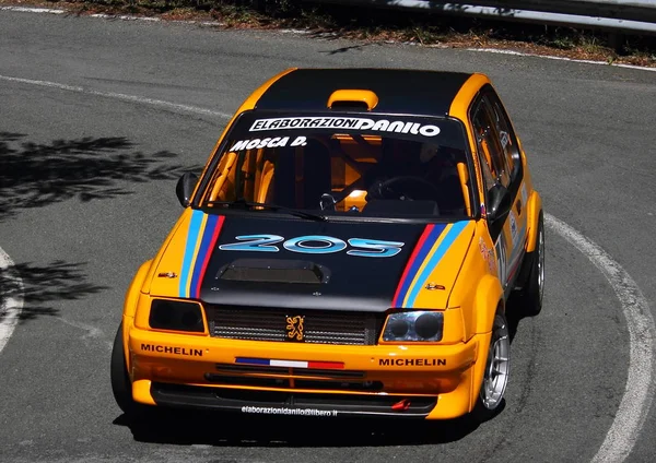 Una Peugeot 205 Gti Prototipo Auto Corsa Durante Gara Velocità — Foto Stock