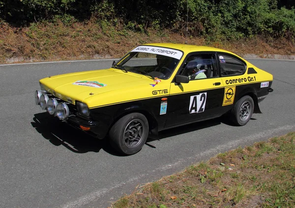 Coche Carreras Opel Kadett Gte Durante Carrera Velocidad Cuesta Arriba — Foto de Stock