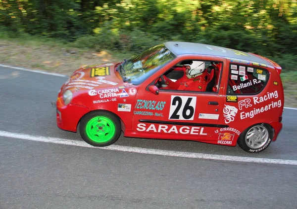 Prototyp Fiat 126 Samochód Wyścigowy Podczas Wyścigów Prędkość Pod Górę — Zdjęcie stockowe