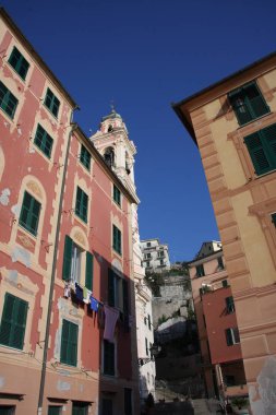 Sori Panorama, doğu Ligurian Riviera deniz üzerinde küçük bir kasaba, kasaba doğrudan aynı adı taşıyan nehrin haliç de denize bakıyor. Şehir içinde Santa Margherita di Antiochia kilisesine dikkat edin.