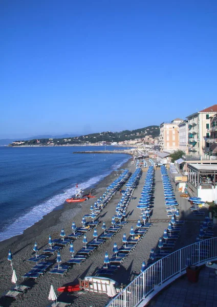 Strand Varazze Sétány Házai Azonos Alakú Öböllel Háttérben Varazze Egy — Stock Fotó