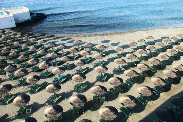 Ombrelloni Allineati Sulla Spiaggia Varazze Varazze Paese Situato Nella Riviera — Foto Stock