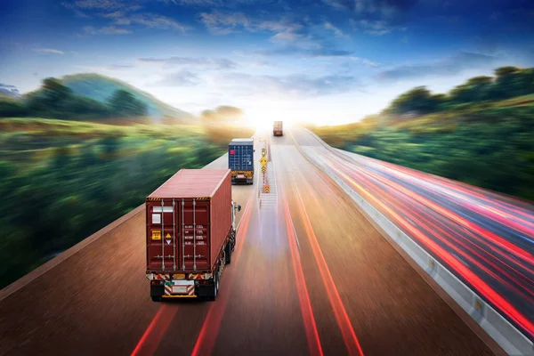 Transporte Caminhões Com Contêiner Vermelho Estrada Pôr Sol Efeito Borrão — Fotografia de Stock
