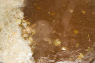 Zanaat bira fermantasyon yaprakları hop yüzeyi ile ilk aşaması. Zanaat bira tahıl soluk arpa malt sürecinde gelen bira. Ale veya pilsner malt lager.