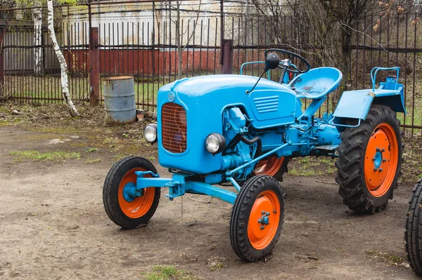 Traktör h müzesinde eski ve modern traktör sergisi — Stok fotoğraf