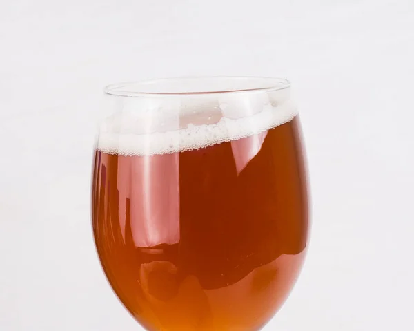Glas Hausgemachtes Craft Beer Und Tüte Leichten Malzes Auf Weißem — Stockfoto