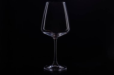 Siyah arka planda şarap için boş bardak. Siyah Arkaplanda Kırmızı Şarap Camı Silüeti