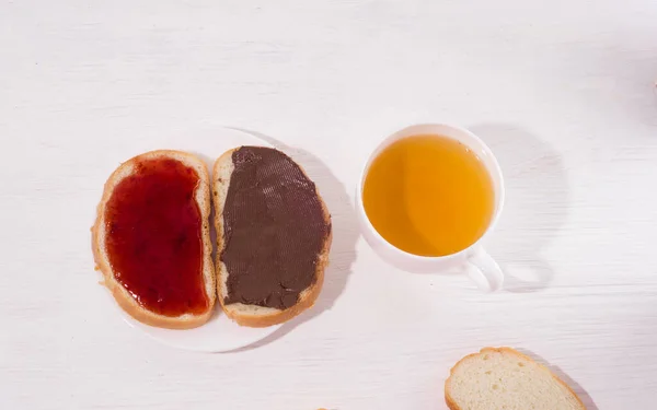 Sándwiches Con Mermelada Fresa Casera Mantequilla Nuez Chocolate Taza Sobre — Foto de Stock