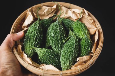 Taze yeşil acı kavun