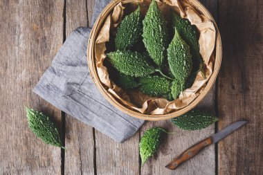 Taze yeşil acı kavun