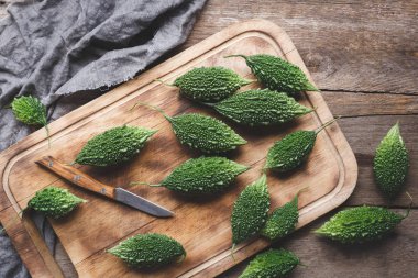 Taze yeşil acı kavun