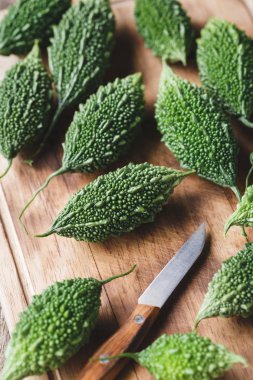 Taze yeşil acı kavun