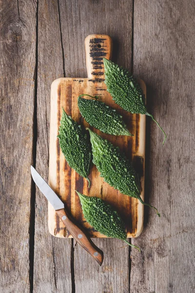 Taze yeşil acı kavun