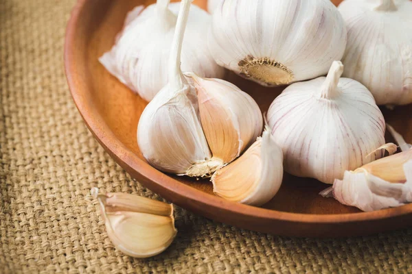 Česneková Cibule Stroužek Česneku Pozadí Lopatky — Stock fotografie