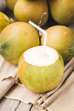 Taze hindistan cevizi sağlıklı tropik meyve