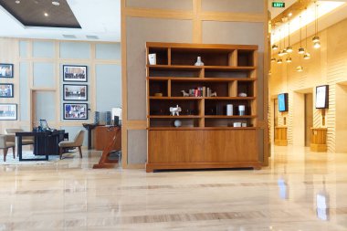 Makassar, Endonezya, 13 Eylül 2025 - Lüks Otel Lobi Atmosferi