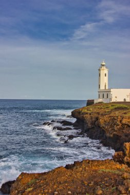 Deniz feneri ve okyanus sahilde Santiago adasında, Cape Verde