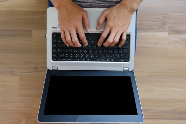 Ponteiros Vista Superior Homem Digitando Teclado Computador — Fotografia de Stock