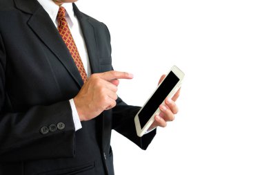 Kırpma yolu ile beyaz arka plan üzerinde işadamı elinde telefon.