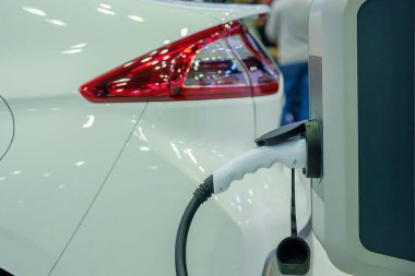 Arabada kullanım için elektrik yükleme gücü.