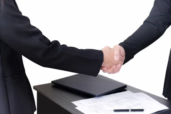 Dois Empresários Apertam Mãos Quando Assinam Contrato Terminar Fundo Branco — Fotografia de Stock
