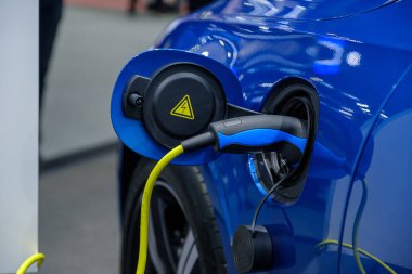 Arabada kullanım için elektrik yükleme gücü.