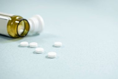 Çok renkli hap paketleri ile tıbbi arka plan. kez pt eczane, klinik, ilaçlar, baş ağrısı ilaç.