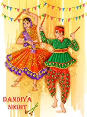 Hint Garba Dandiya gece Navratri Dussehra Festivali oynayan çift
