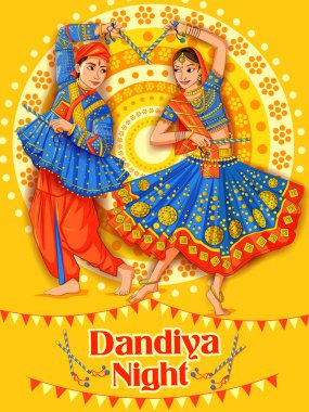 Hint Garba Dandiya gece Navratri Dussehra Festivali oynayan çift