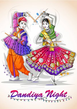 Hindistan'ın Dandiya Night Navratri Dussehra festivalinde Garba oynayan Hintli çift