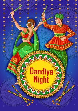 Hindistan'ın Dandiya Night Navratri Dussehra festivalinde Garba oynayan Hintli çift