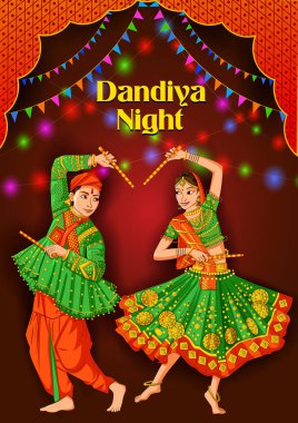 Hindistan'ın Dandiya Night Navratri Dussehra festivalinde Garba oynayan Hintli çift