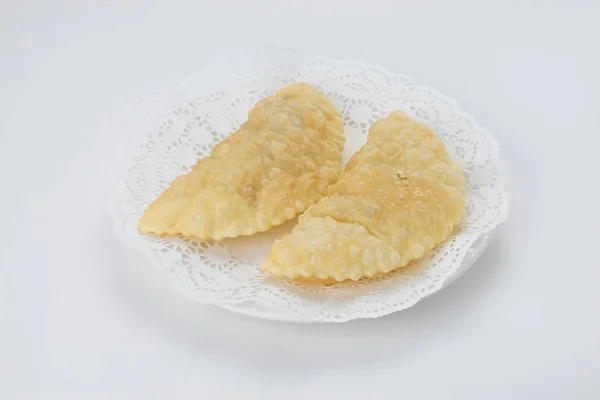 Chebureki Plato Aislado Blanco — Foto de Stock