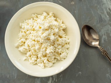 süzme peynir bir kapta, değişiklik bir klemanka kaşık