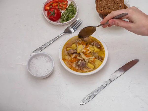Sup Kalkun Dengan Sayuran Dan Pasta Untuk Makan Siang Dalam — Stok Foto