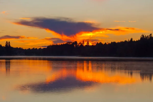 Puesta Sol Lago Valday Base Descanso Vatsy Rusia Paisaje Naranja — Foto de Stock