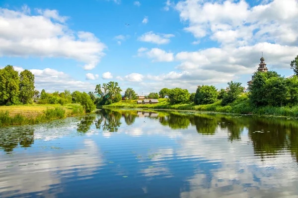 Vista Rio Kamenka Suzdal Rússia Linda Paisagem Verão — Fotografia de Stock