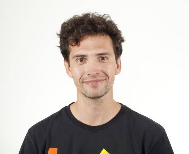 Samimi gülümseyen çocuk portresi