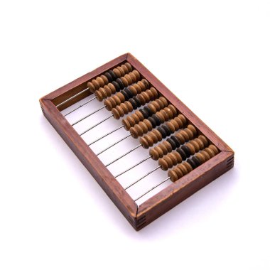 Beyaz bir arka plan üzerinde eski ahşap retro abacus