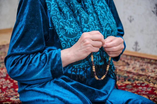 Women Handen Zijn Moslim Bidparels Close Sorteren — Stockfoto