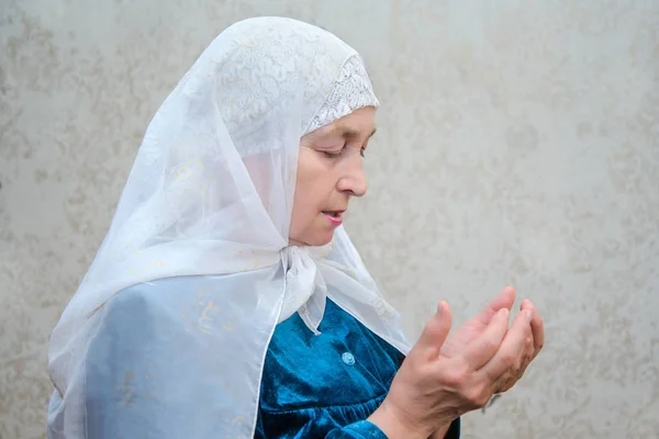 Elderly Muslim Woman White Scarf Blue Dress Praying Room — Stock Photo, Image