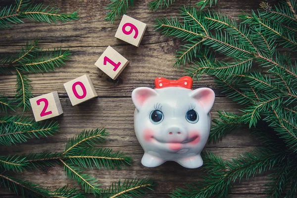 Przyciemniane Świąteczny Obrazek 2019 Nowy Rok Gałęzie Jodły Zabawki Oraz — Zdjęcie stockowe