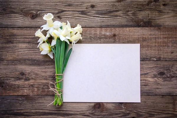 Beautiful Bouquet Daffodils White Sheet Paper Wooden Background — Stock Photo, Image