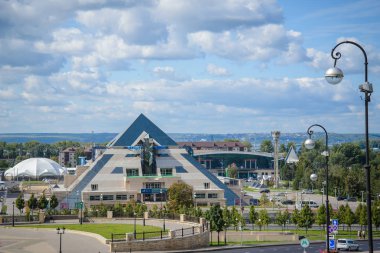 Rusya, Kazan, 24 Ağustos 2019: Piramit eğlence kompleksi görünümü, Worldskills Kazan 2019 zamanı