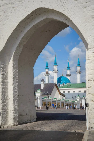 Rusya, Kazan, 24 Ağustos 2019: Kul Şerif Camii'nin Kremlin kemerinden görünümü, Worldskills Kazan 2019 zamanı