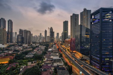 Jakarta resmi olarak Endonezya 'nın başkenti olan Jakarta' nın başkentidir. Jakarta Endonezya 'nın ekonomi, kültür ve siyasetinin merkezidir..